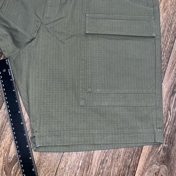 The North Face x Gucci Cargo Shorts - Picture 11 of 12